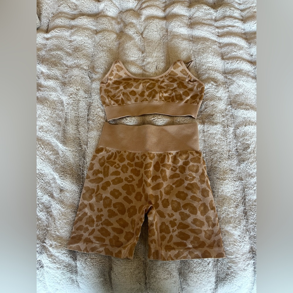 Amazon cheetah / animal  Print Workout set 
Size M 
Never worn